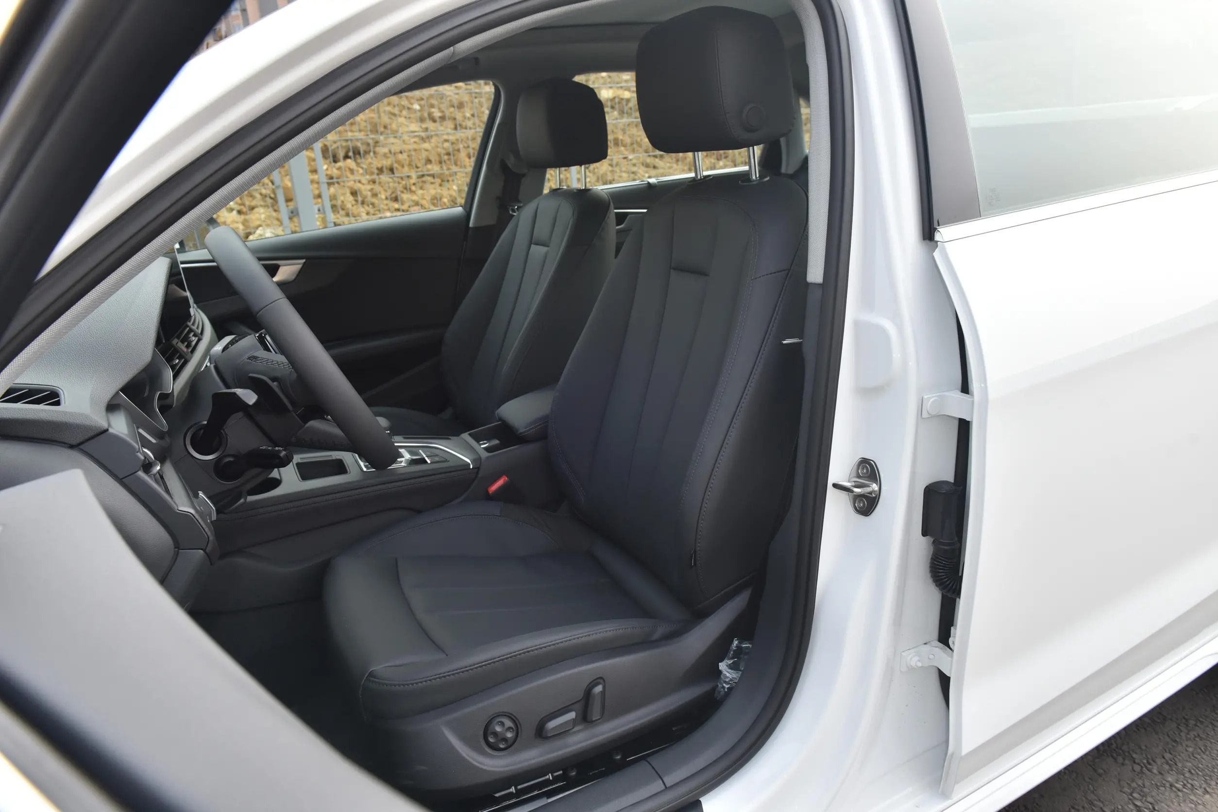 喜提2019年奥迪a4l,奥迪a4l动力强劲外观沉稳优雅