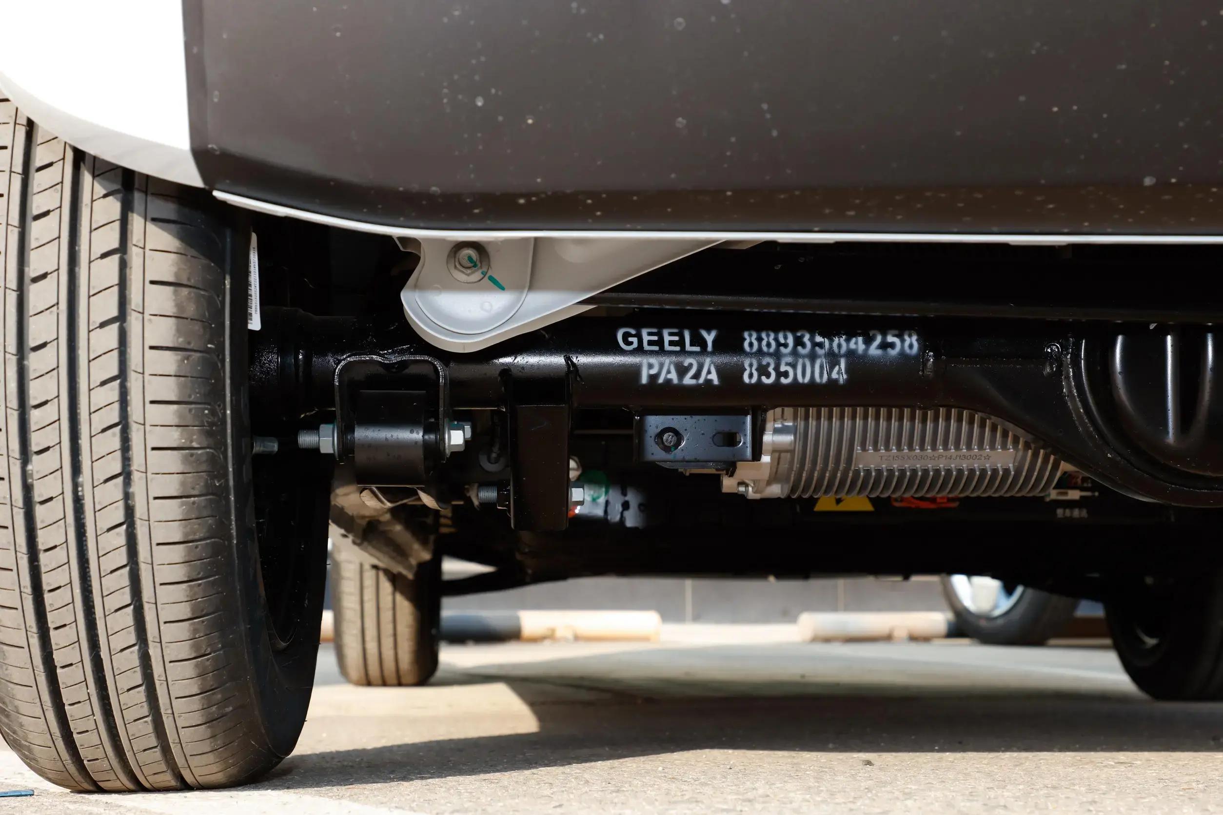 吉利熊猫mini落地价格,吉利熊猫和五菱宏光mini哪个大