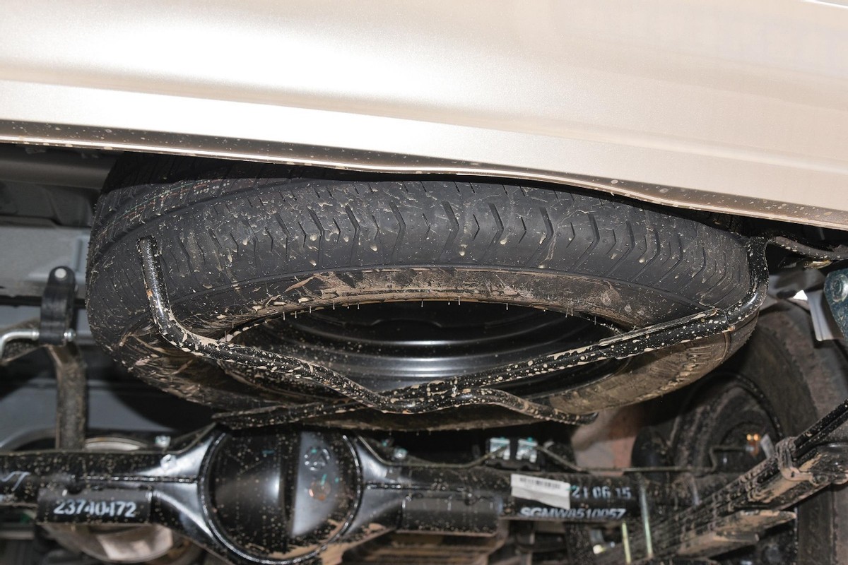 五菱荣光2023款标准型,2011款五菱荣光豪华版7座图片