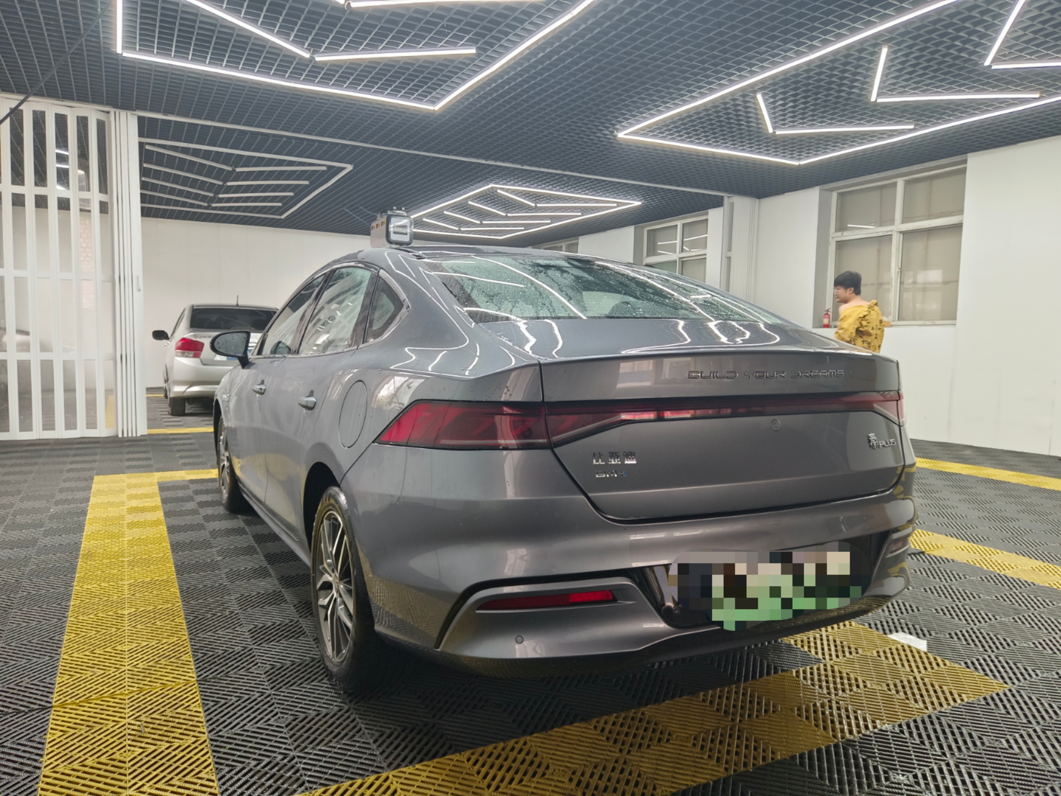 秦plusdmi发动机能用水冲洗吗,秦plusdm-i释放玻璃水