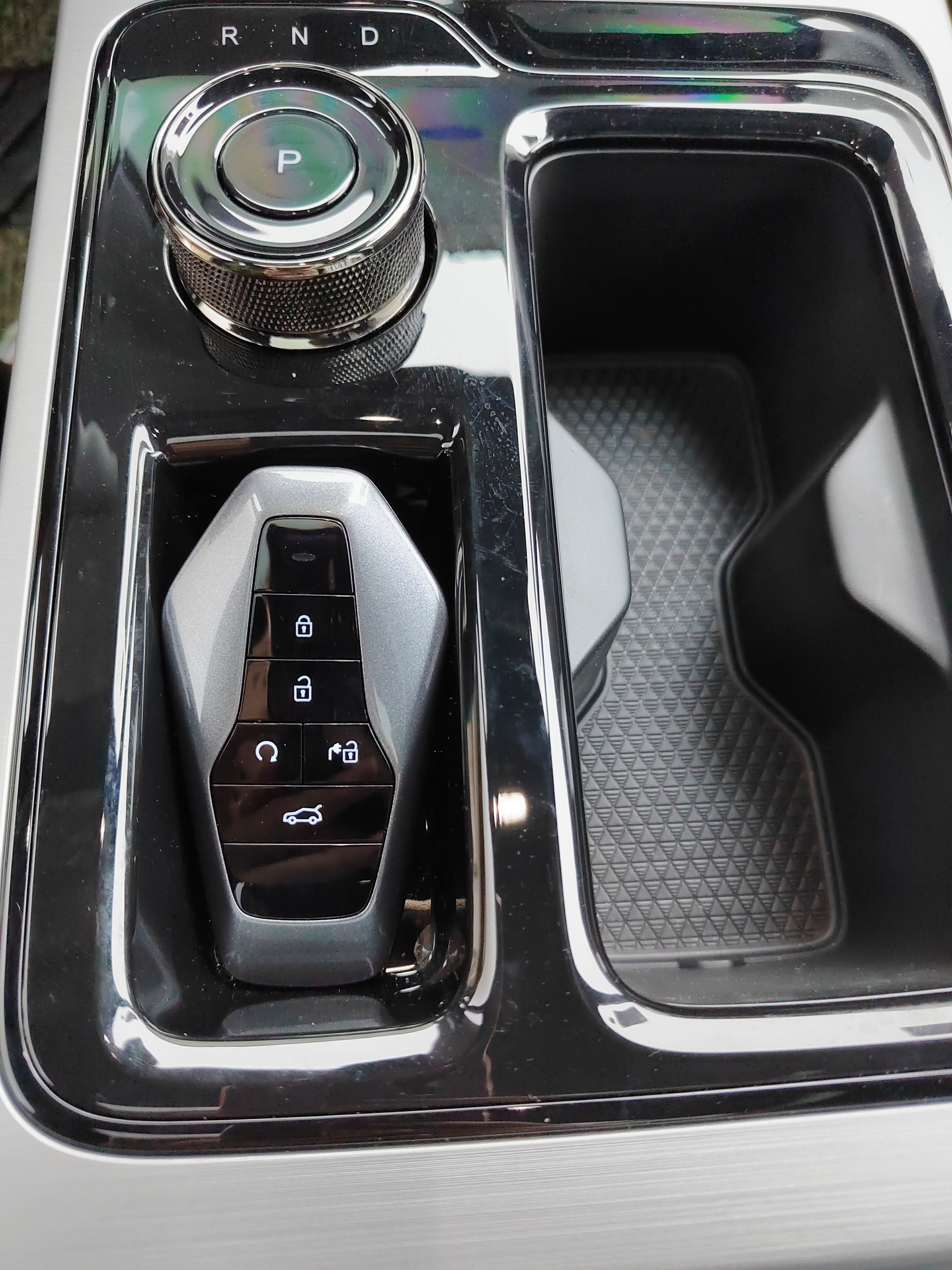 合创最便宜的车型,合创降价