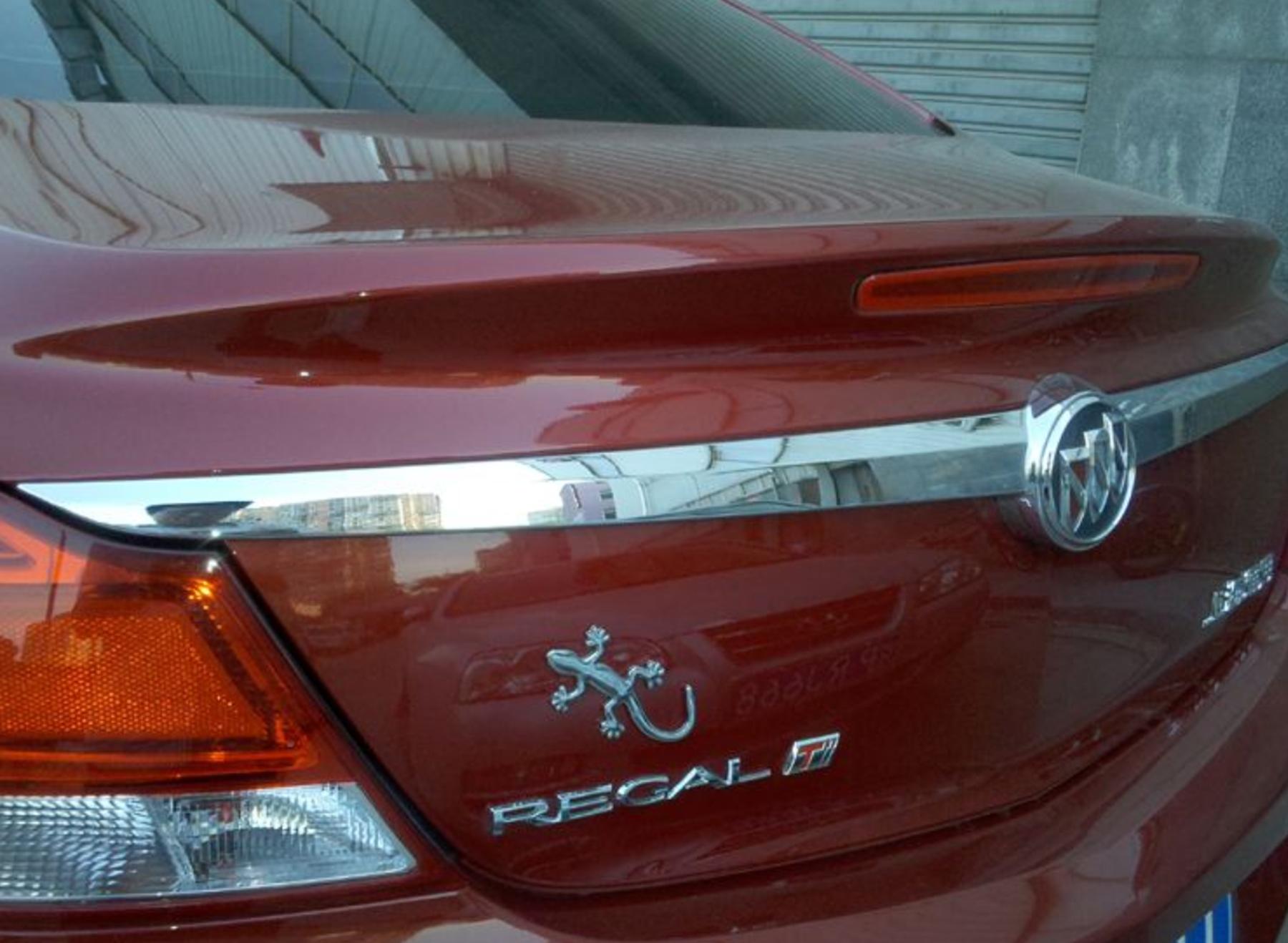 为什么都喜欢在汽车车身贴壁虎,车尾小壁虎一般都贴在什么地方