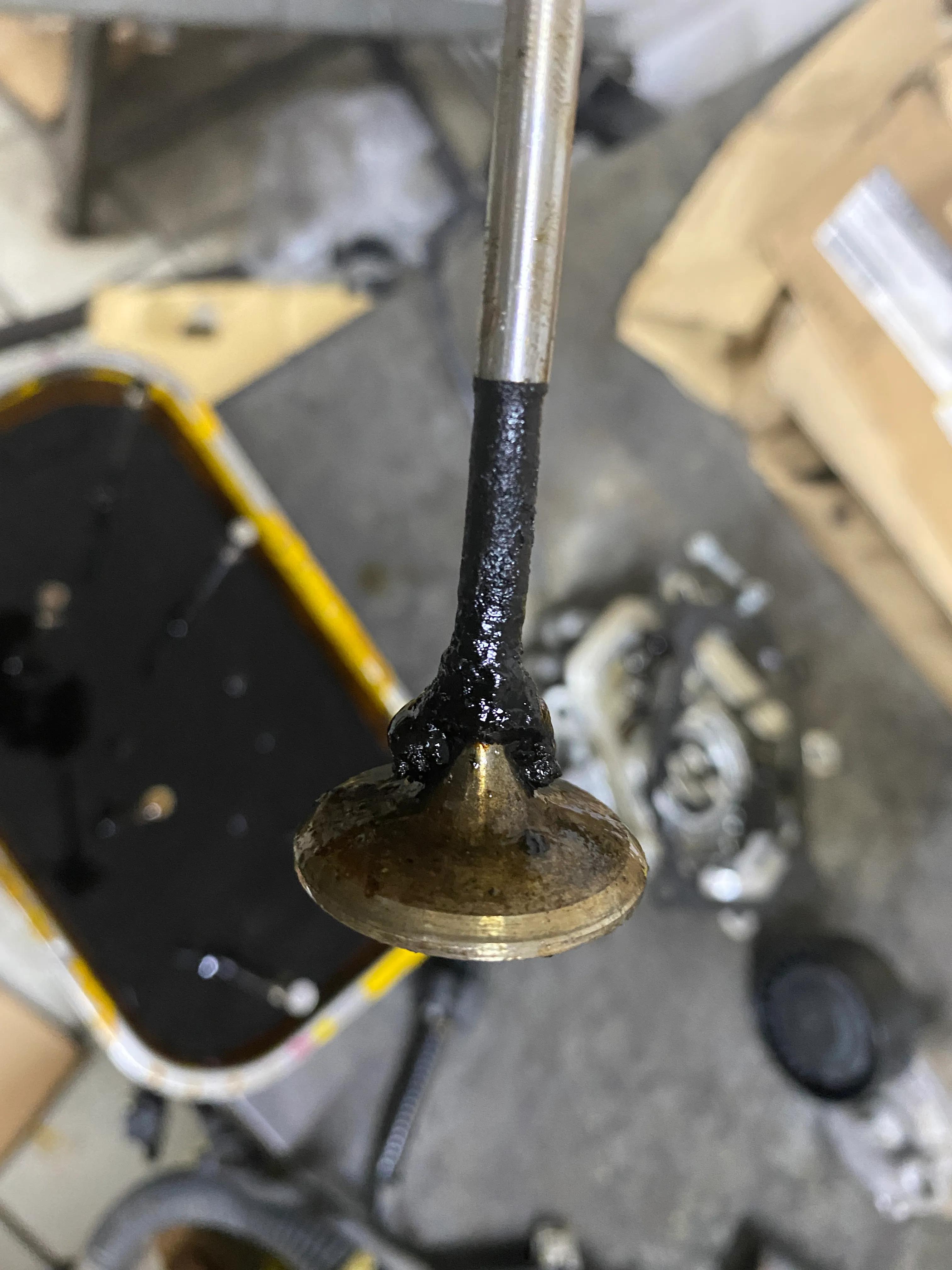 发动机气门顶了还能启动吗,发动机气门顶了曲轴转不动吗