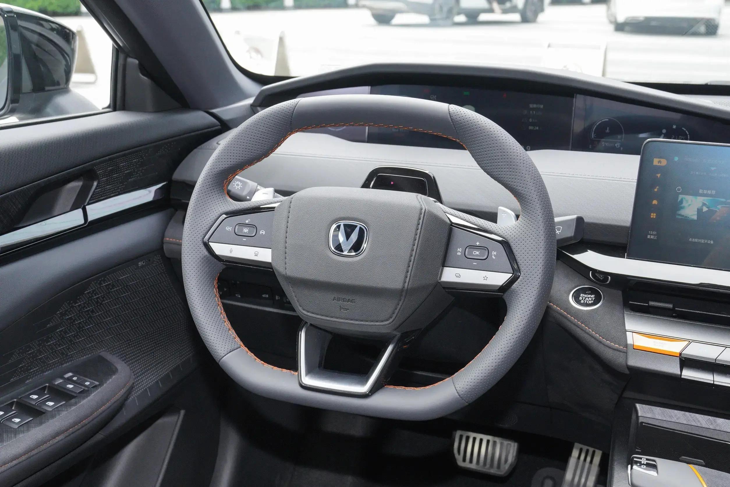 uni-v运动版车型什么样的,23款uni-v运动版试驾