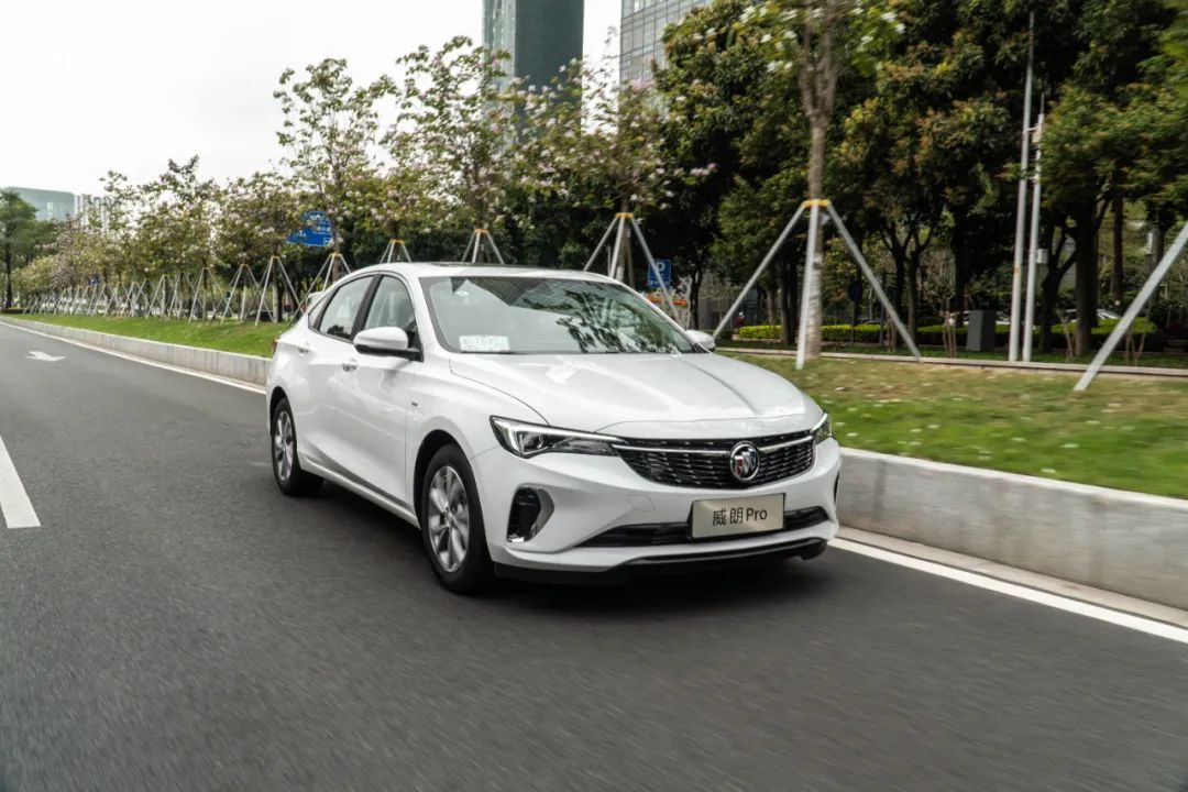 别克威朗pro2022款性价比,别克威朗progs试驾白色