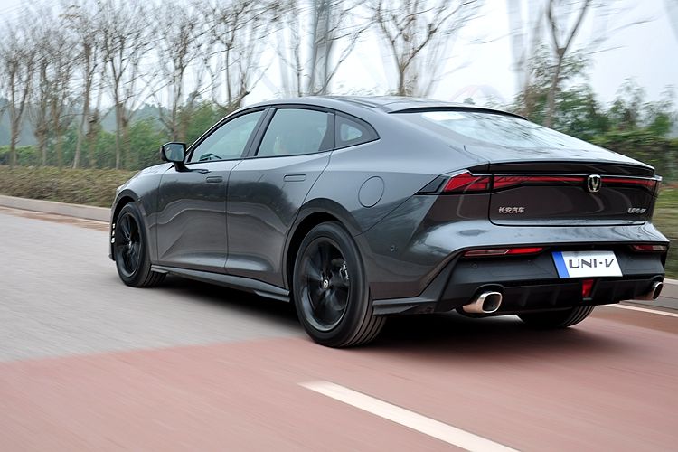 驾驶乐趣十足深度试驾长安uni-v,试驾全新长安UNI-V