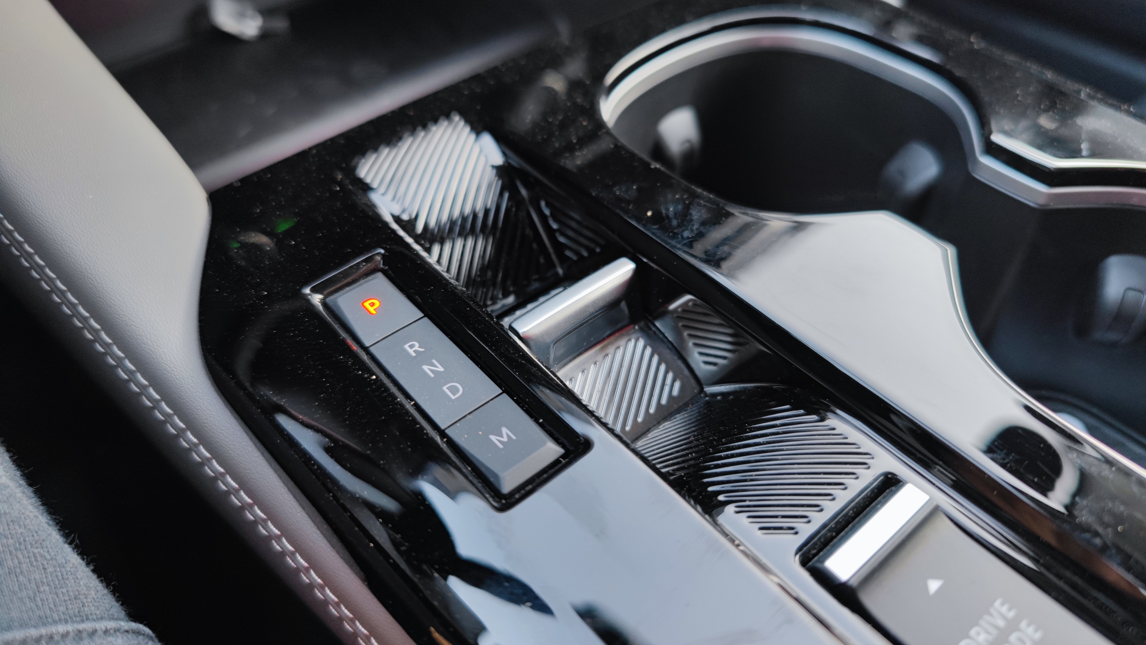 试驾凡尔赛C5X：B级车无疑，车机不难用，变速箱很平顺！