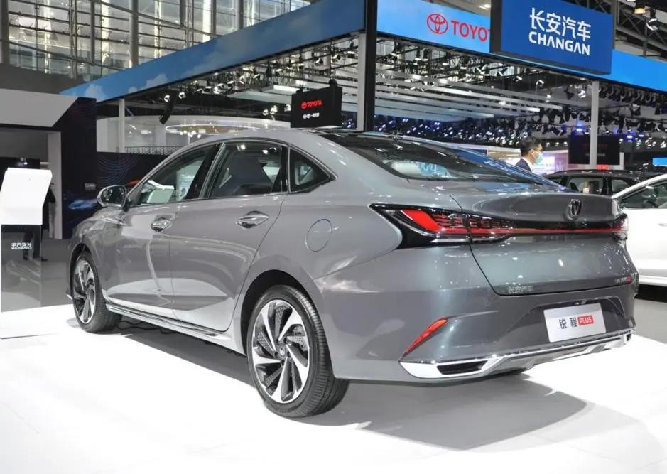 长安锐程cc和朗逸plus怎么选择,长安逸动plus长安锐程cc2021款