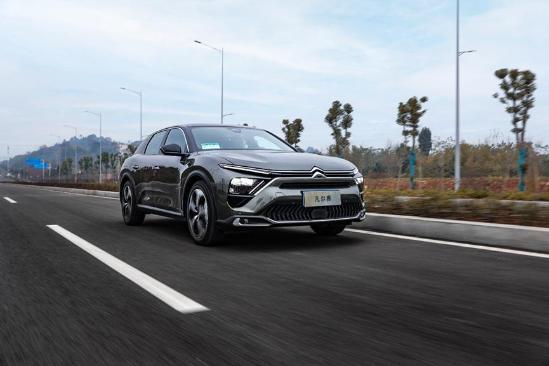 凡尔赛c5x坐进去感觉太压抑,凡尔赛c5x发动机怎么样