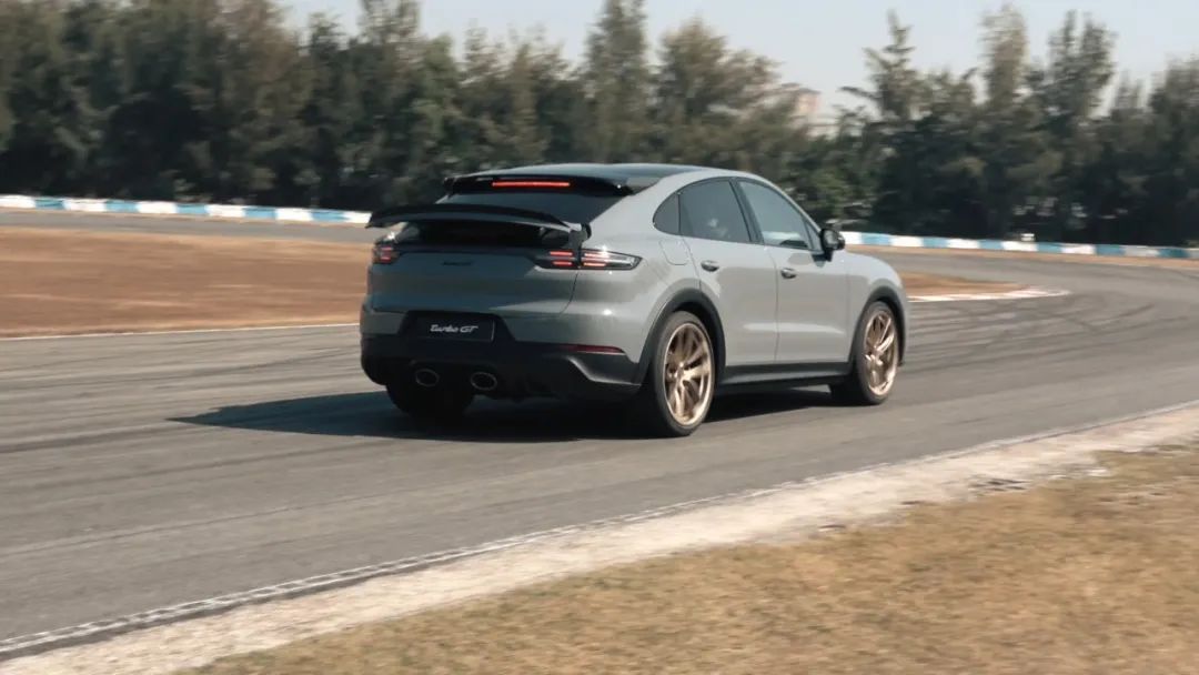 保时捷地表最强suv,纽北最速suv保时捷卡宴turbogt