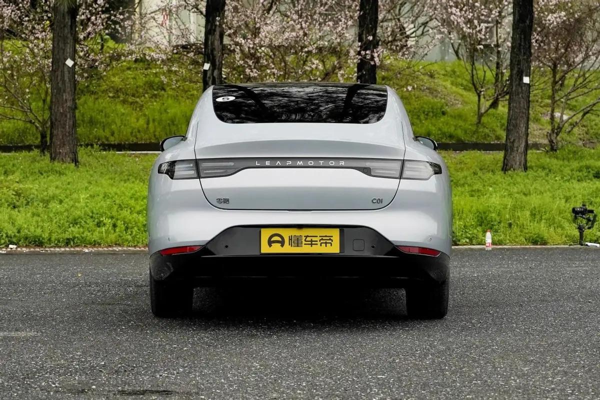 零跑全系车型降价最高10000元,车长5050的轿车