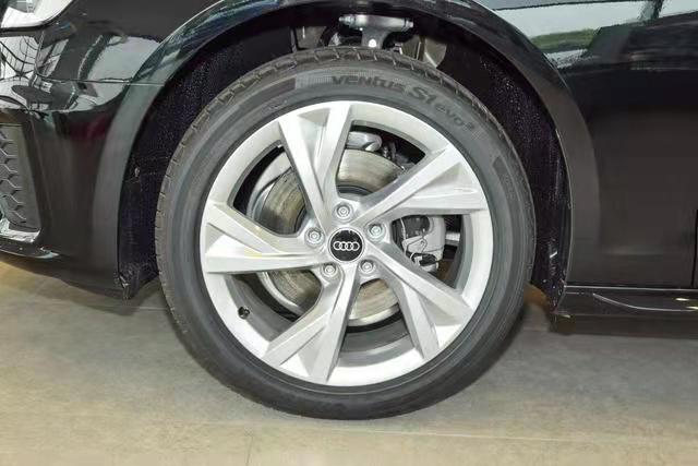 2021款奥迪a4l和2020款奥迪a4区别,奥迪a445tfsiquattro臻选动感型