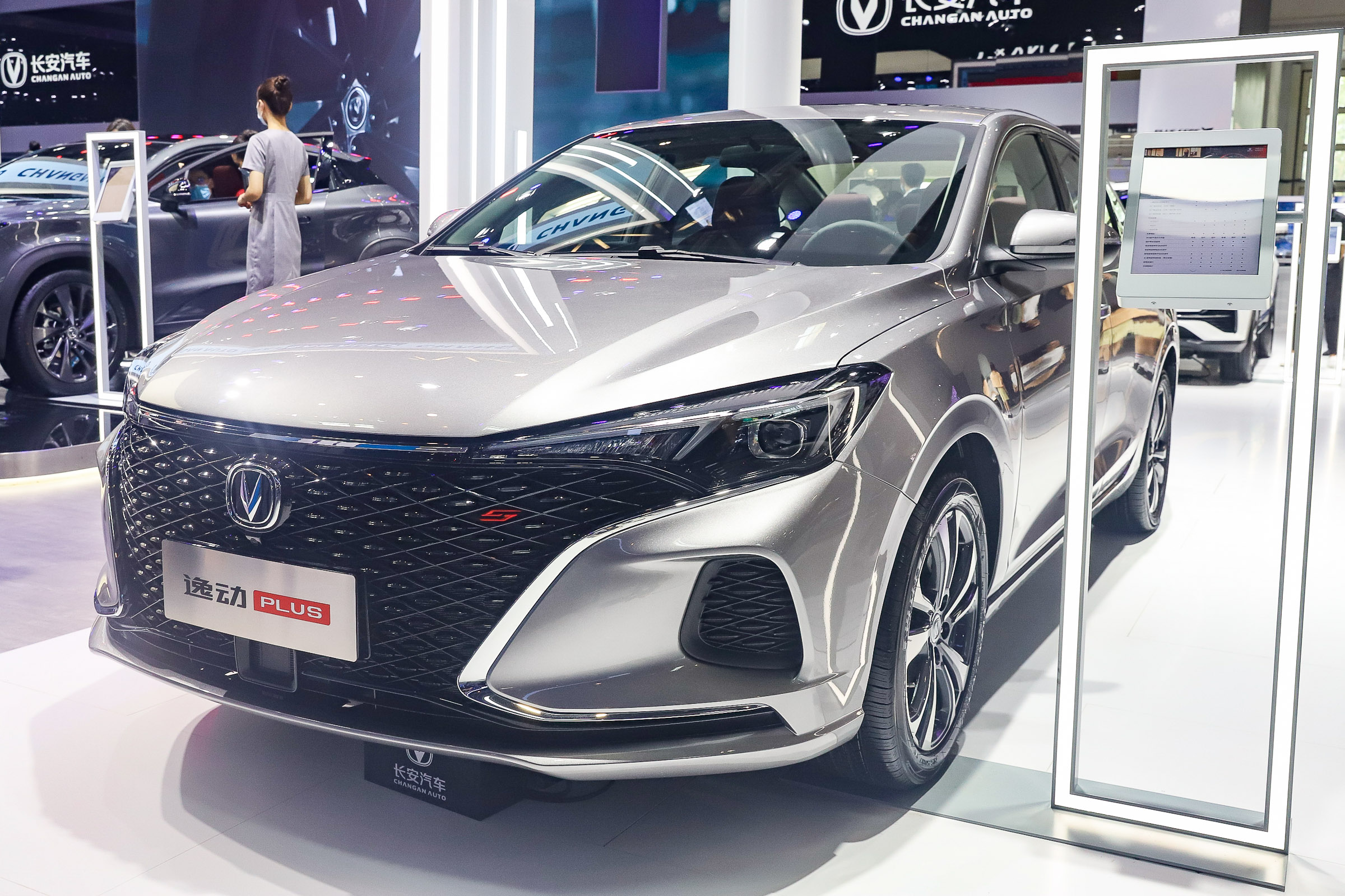 秦plus冠军版与全新轩逸对比,轩逸e-power跟比亚迪秦plus