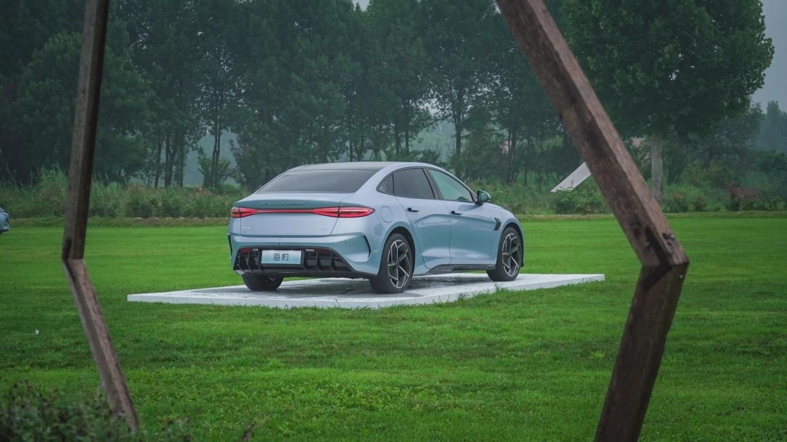 比亚迪海豹DMi的竞争对手有哪些,比亚迪海豹的对标产品