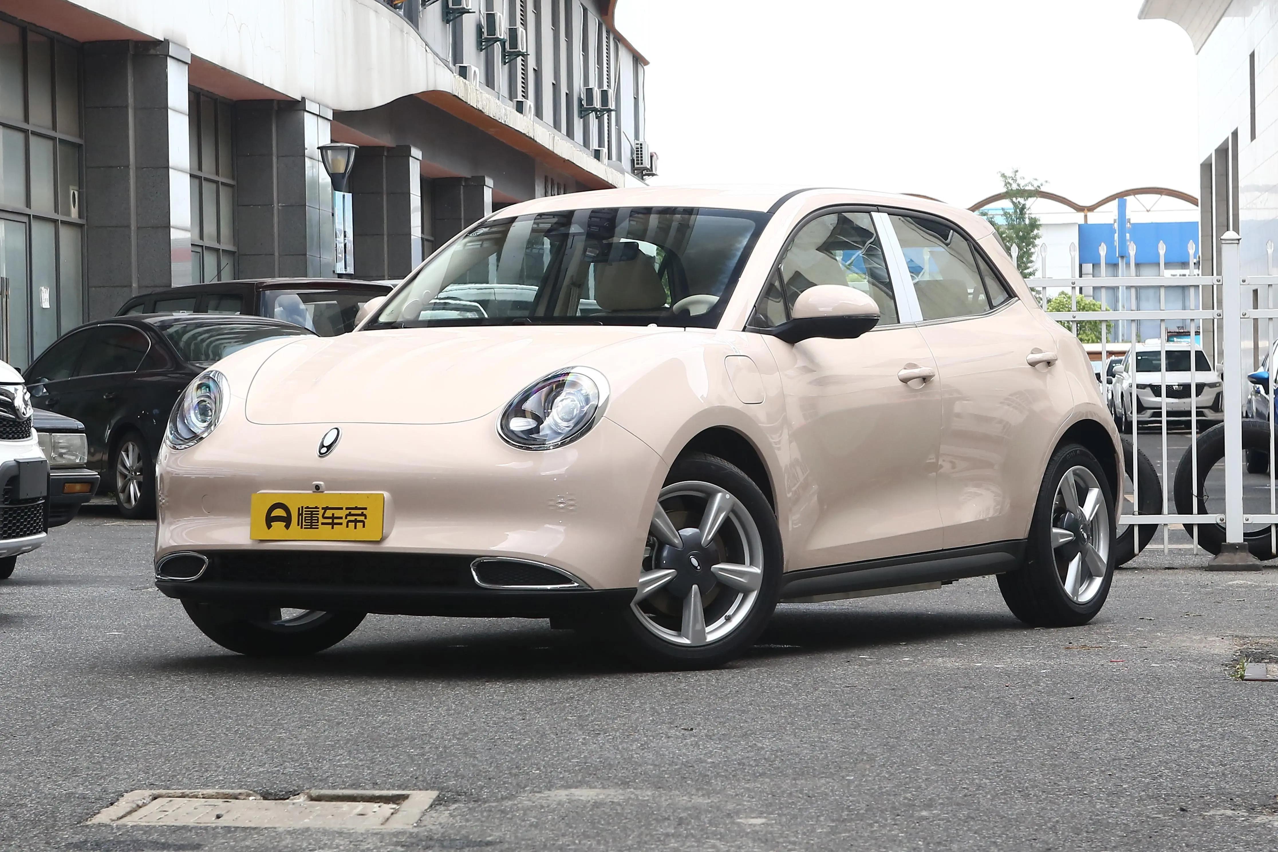 小姐姐开的燃油版车6万超高颜值 (推荐三款适合小姐姐的代步车)