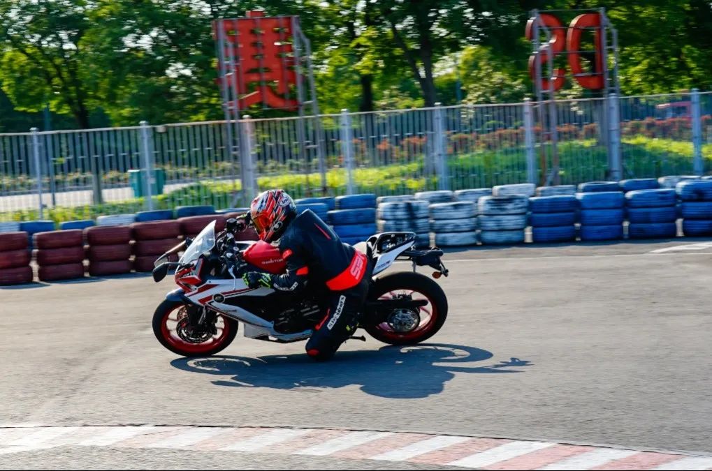 推荐中排仿赛,赛400值得入手吗骑行感受