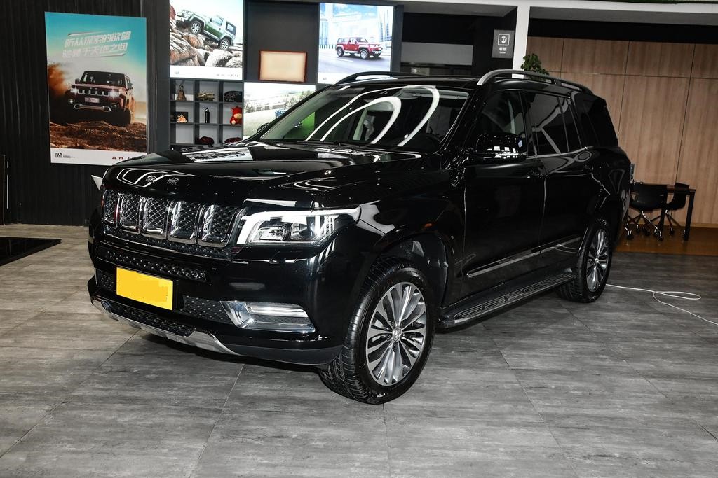 配奔驰同款引擎，搭载4.0TV8动力售价128.8万，北京BJ90实力如何