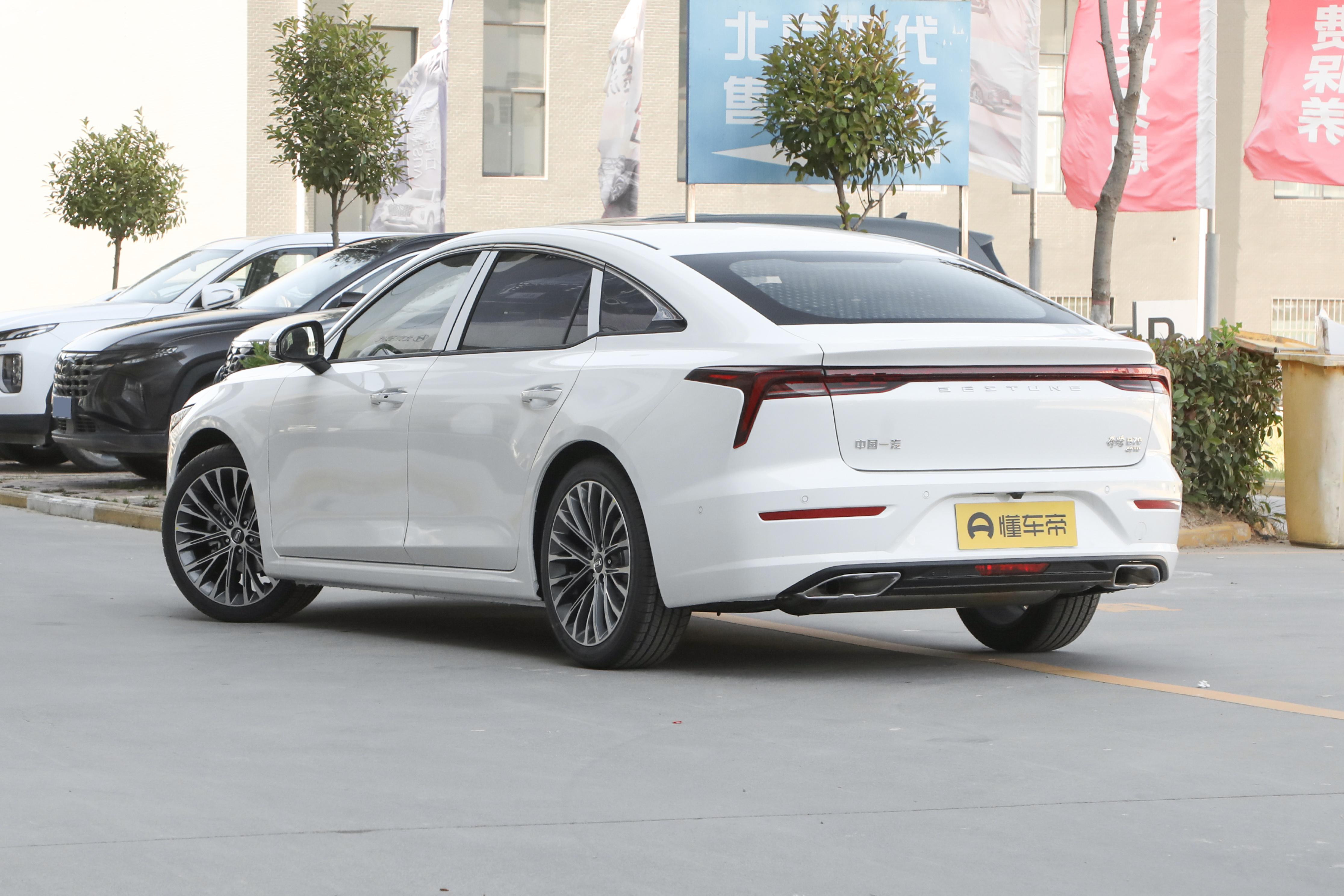 15万左右掀背式轿车有哪些,车子是买朗逸好还是奔腾b70好