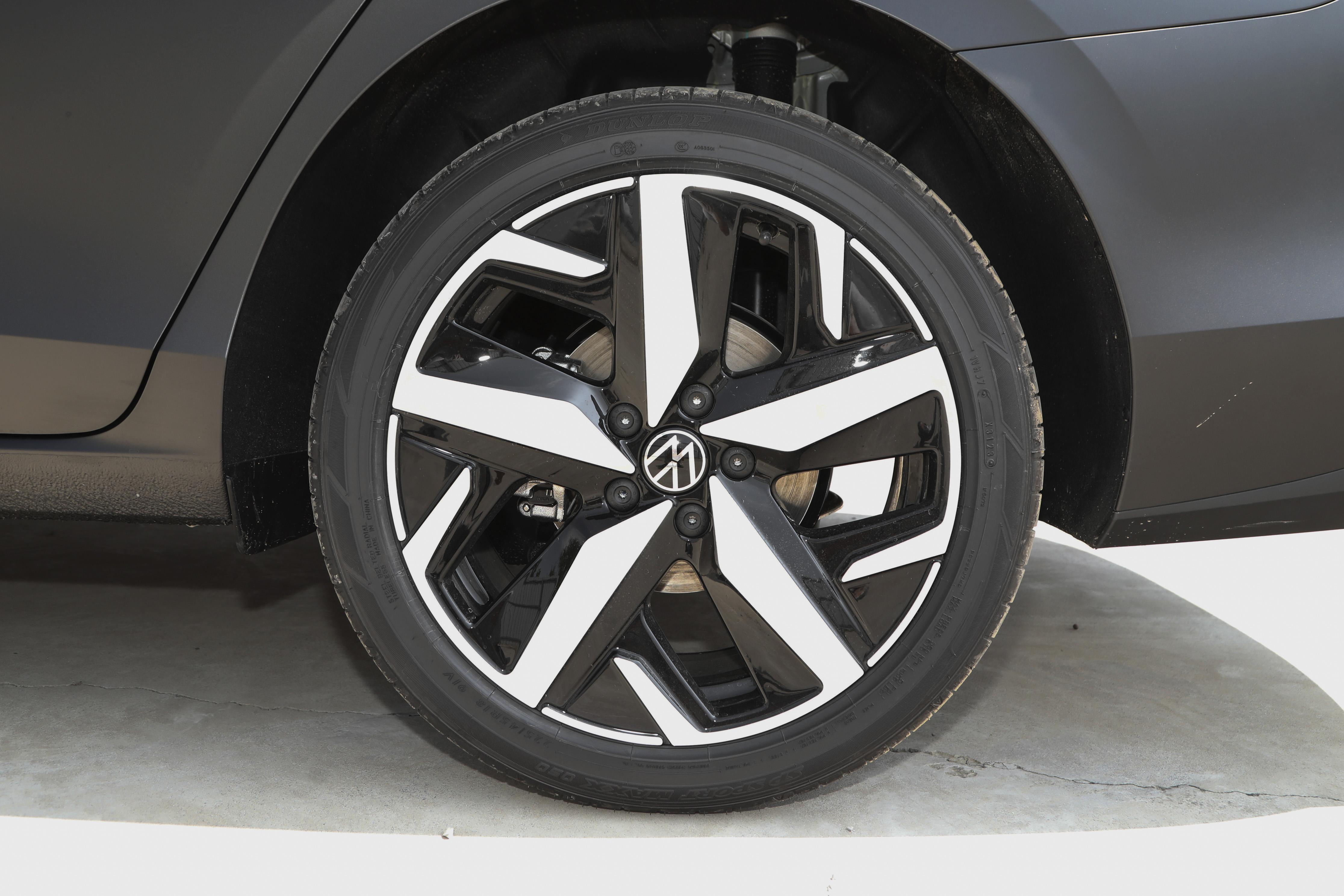 大众凌渡好看吗,大众凌渡黑武士色外观图片