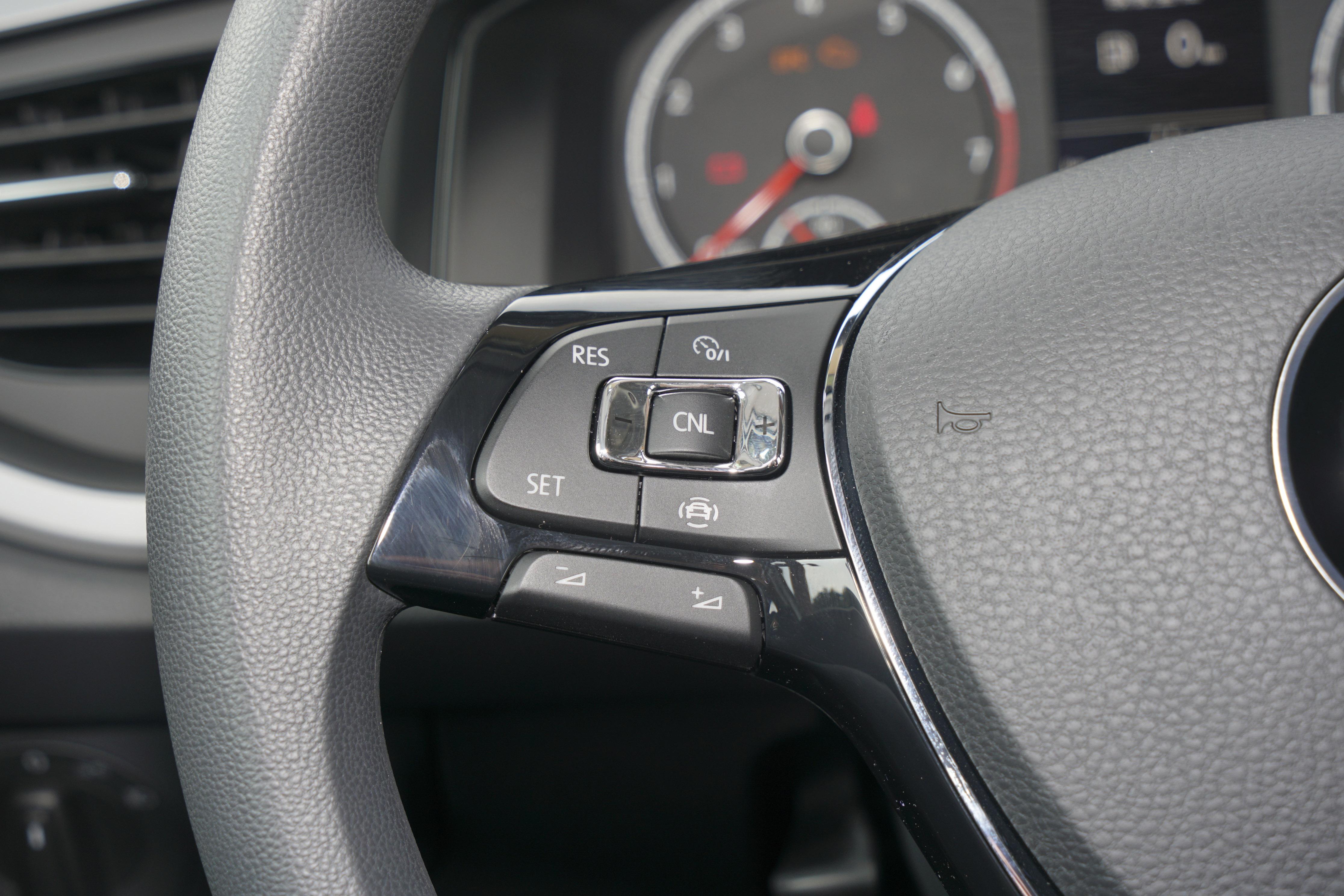 大众polo1.4自动挡落地价多少钱,大众polo2023款1.5l自动炫彩版落地价