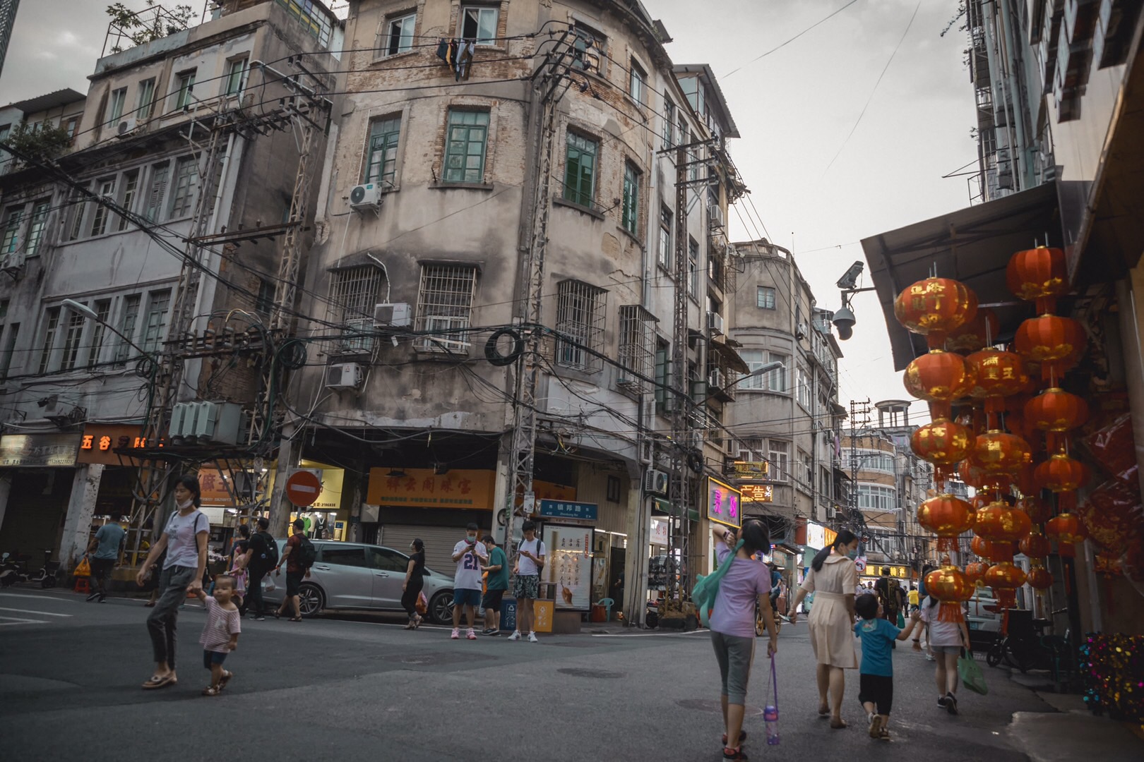 日本开发出一款养成游戏，名叫桌宠，倍受粉迷们喜爱