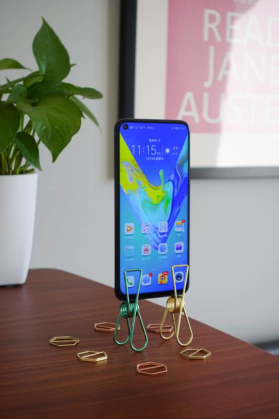 2019年荣耀v20还值得入手吗,荣耀v20与荣耀20s对比评测