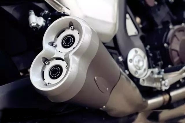 古老的‘大魔王’，拥有200马力v4型四缸，缅怀经典