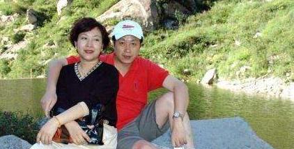 罗京去世恩爱妻子改嫁,罗京去世11年妻子改嫁儿子长大