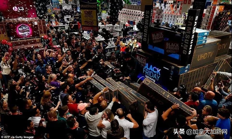 黑五疯狂打折视频,黑五全球狂欢购物节