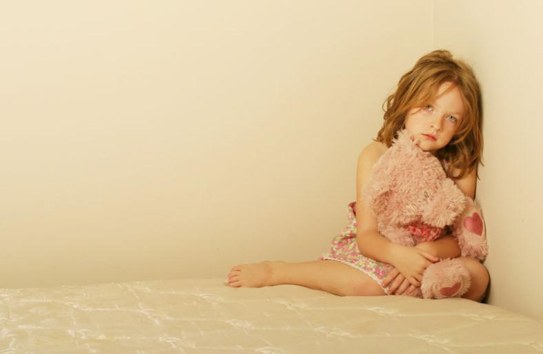 孩子爱夹腿怎么办?打骂不可取,认识夹腿综合征,快速缓解