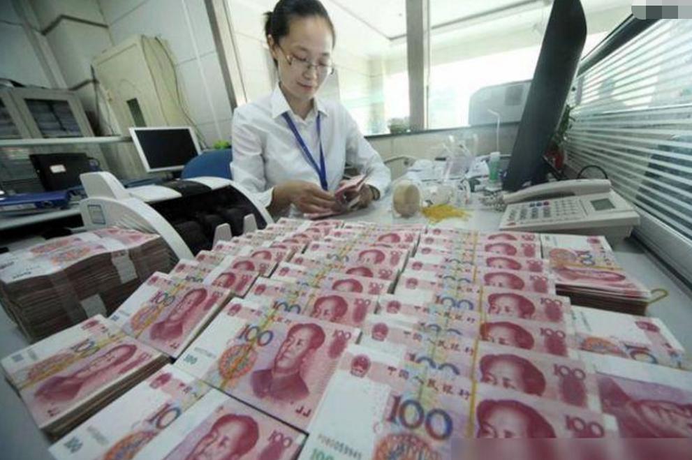 从银行柜台取到假钱怎么处理,到银行存钱银行说是假钱怎样处理