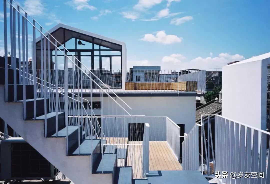 居民楼改造成私人会所,普通居民楼改造成了无敌江景民宿