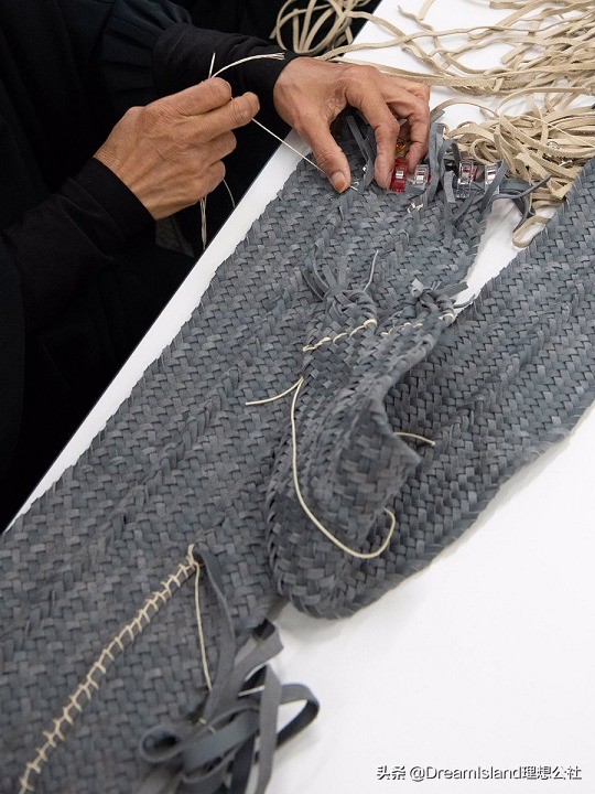 loewe半月形手袋手提包,loewe走秀款包包