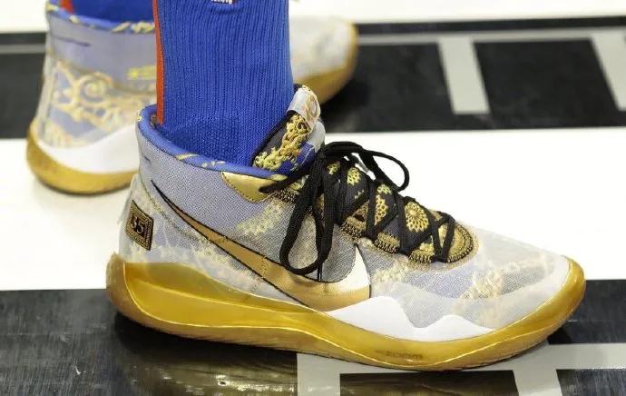 施罗德篮网上脚球鞋,施罗德上脚欧文球鞋