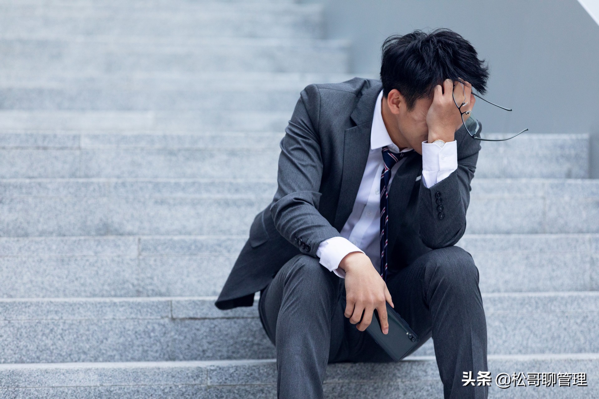 失业没钱没工作怎么办,失业没钱了要不要随便找份工作