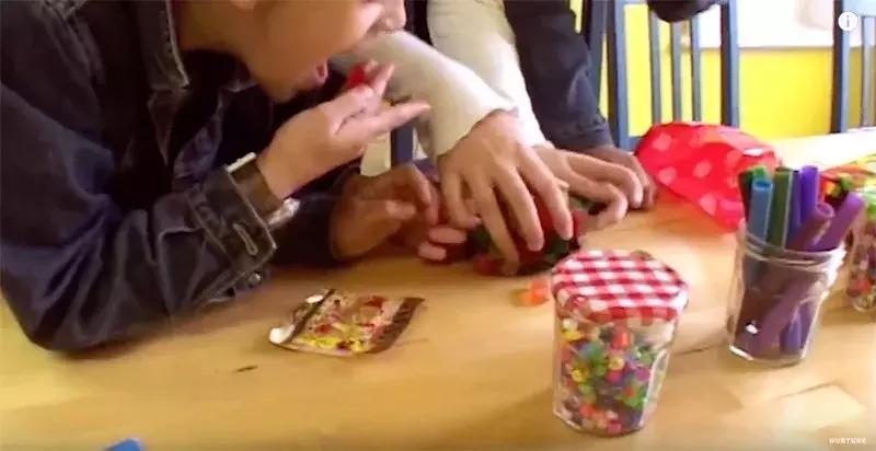 没有大人管的小孩子,没有大人管的孩子