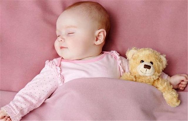 宝宝吐奶怎么办要不要喂奶,宝宝吐奶怎么办最全指南在这里