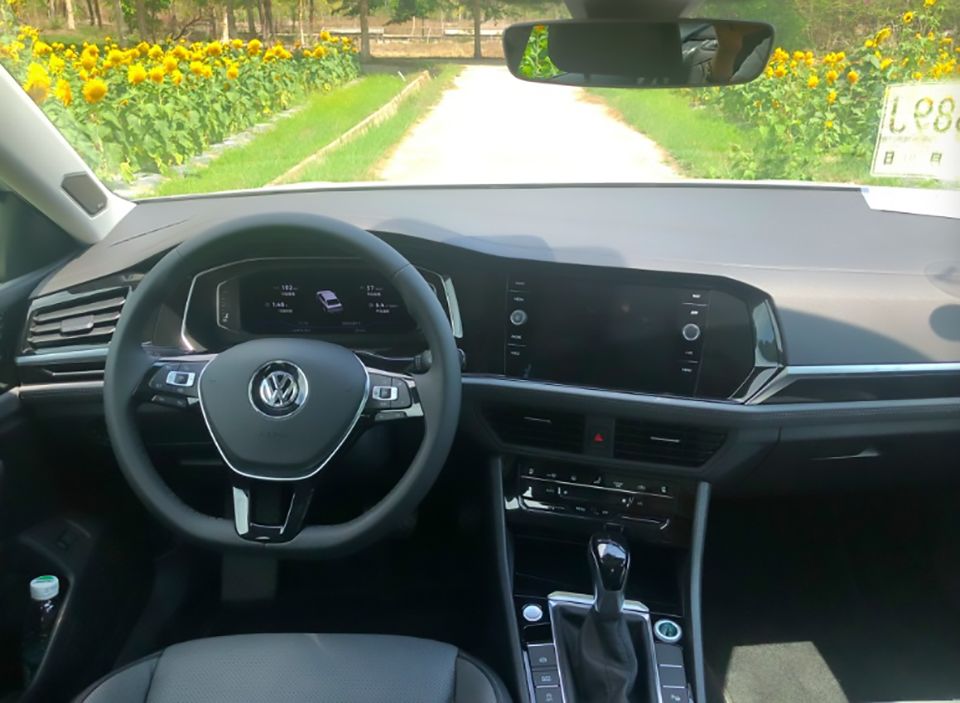 速腾空间逆天,大众速腾1.5t超越版车内空间