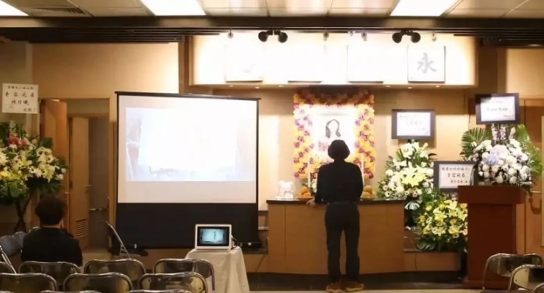 香港影星去世扶棺 (香港老艺人过世出殡)