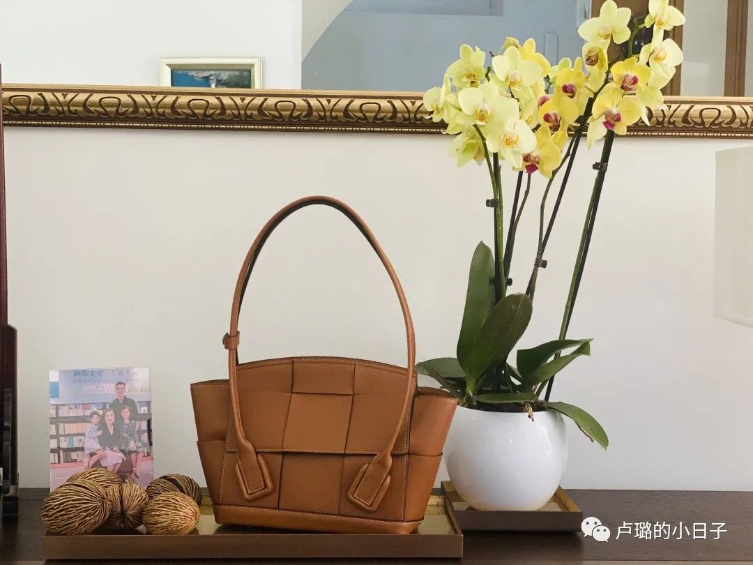 要说高级感的包，标配一定是白色包