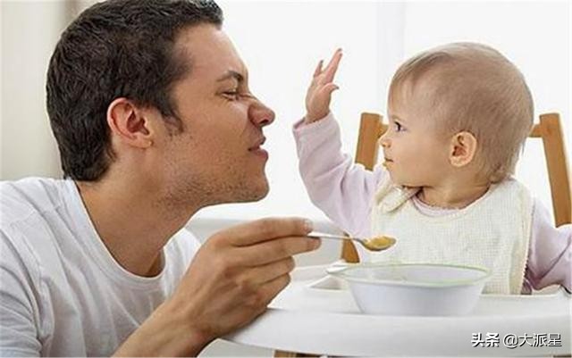 为啥宝宝爱打大人的脸,为什么宝宝喜欢打人脸