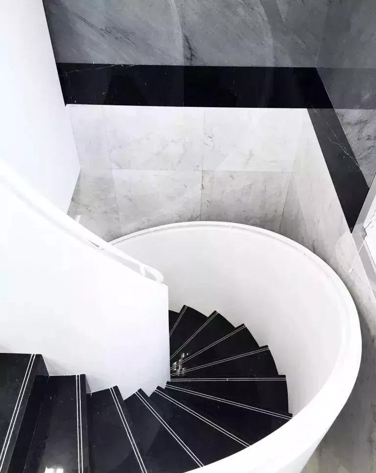 世界最奢华金色楼梯扶手,最奢侈旋转楼梯