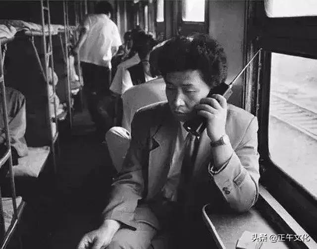 7天穿越70年·90后“果粉”与“果黑”，70年间通讯工具飞速发展