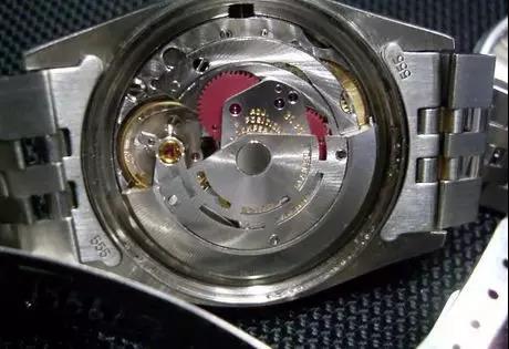 中国崛起!广州卡地亚价不到2000,贪婪的瑞士给美国老上了资深一课