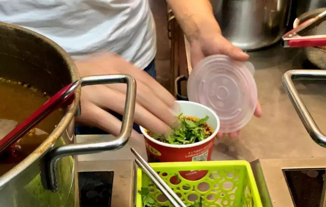 南京夜宵美食推荐必吃,南京三条巷宵夜雪菜肉丝面