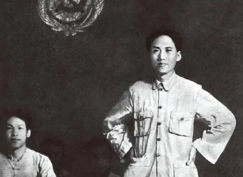 1929年敌人要挖毛主席祖坟，堂兄舍命保护，建国后主席如何报答？