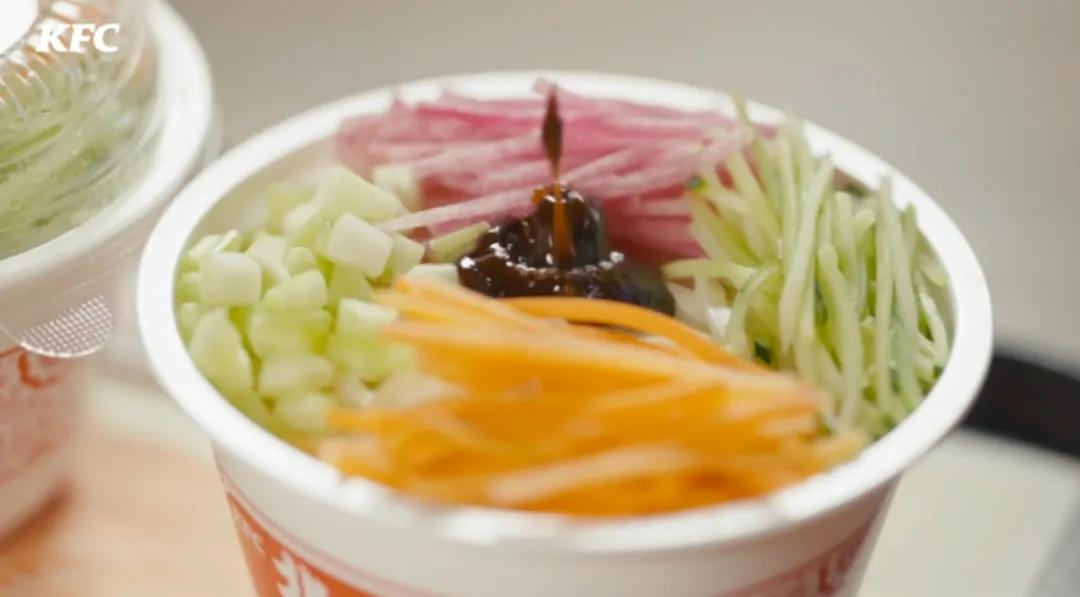 肯德基热干面全国上市,肯德基卖炸酱面