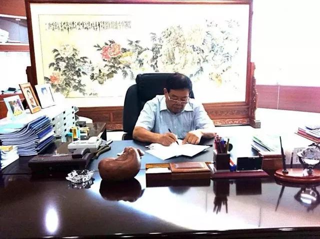 玻璃大王曹德旺37年捐了160亿,曹德旺被追债