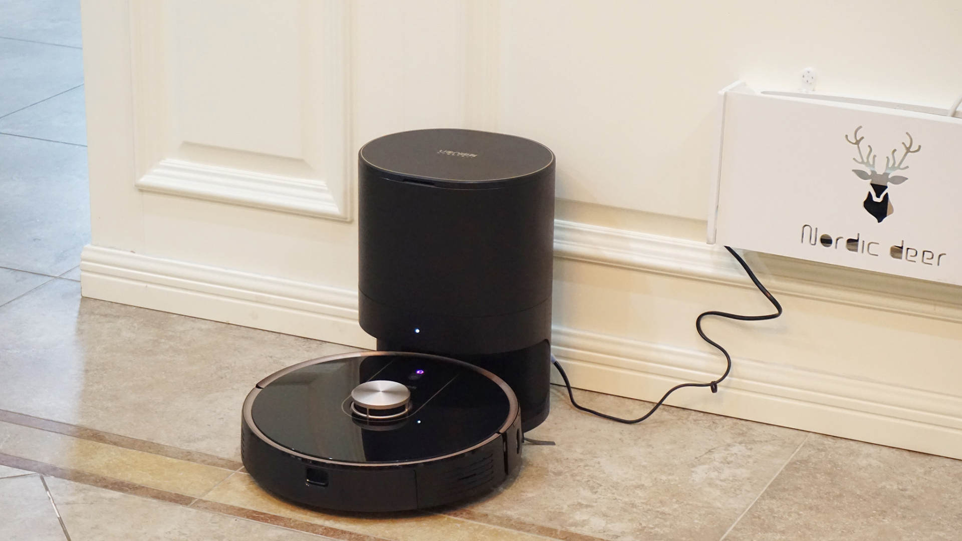 如何操作智能自动吸尘扫地机 (最简单的集尘扫地机器人)