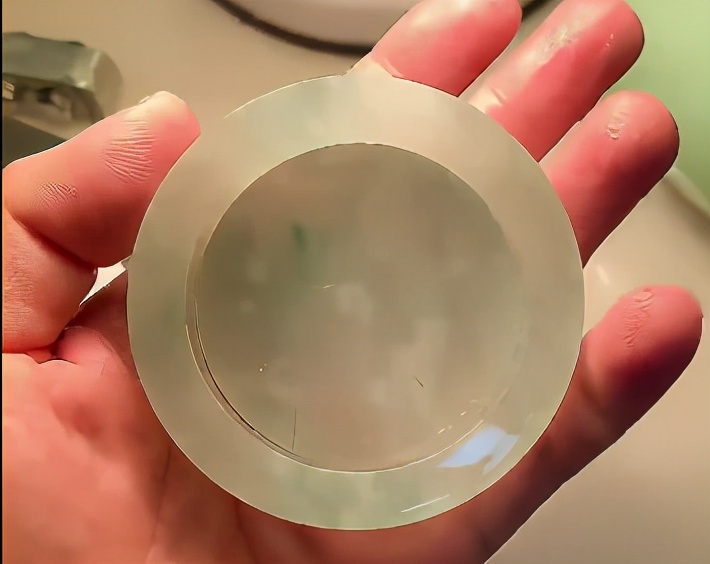 全是裂的沙枣青籽料,全是裂的珠宝